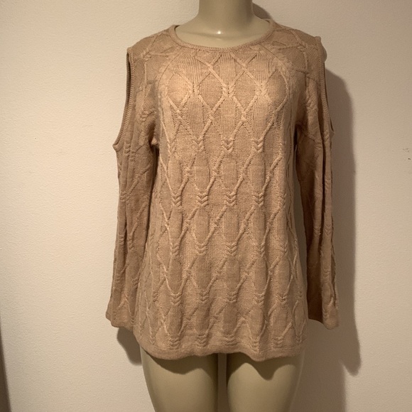 Cold shoulder knit sweater - Picture 2 of 6